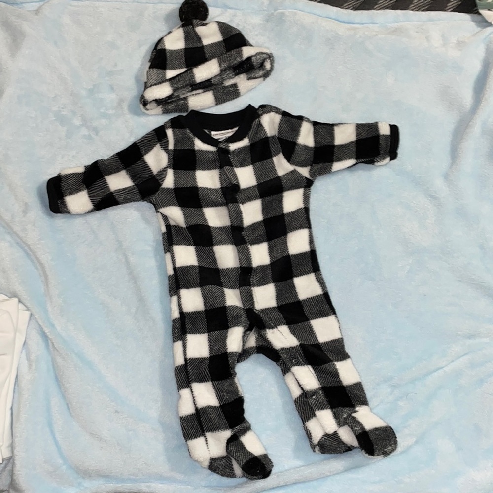2pc black and white checked fleece footed onesie with matching hat